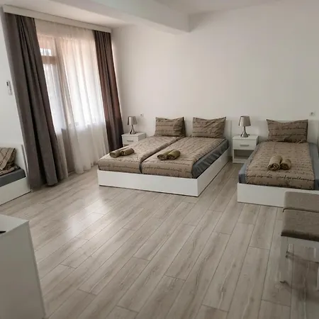 Emara بيت ضيافة بانسكو